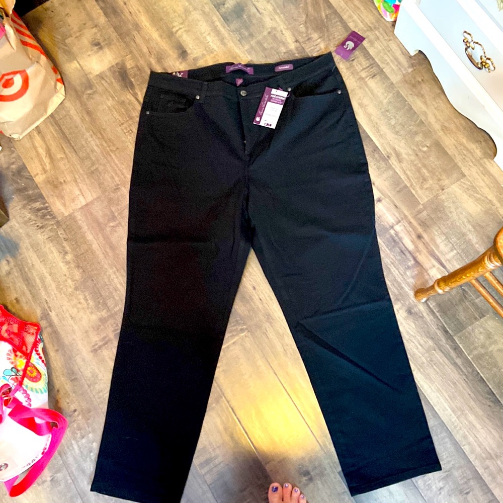 New black Gloria Vanderbilt jeans
